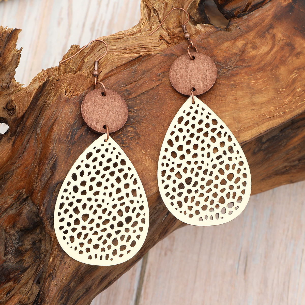 Eliana - Vintage Style Hollow-Out PU Leather Drop Earrings