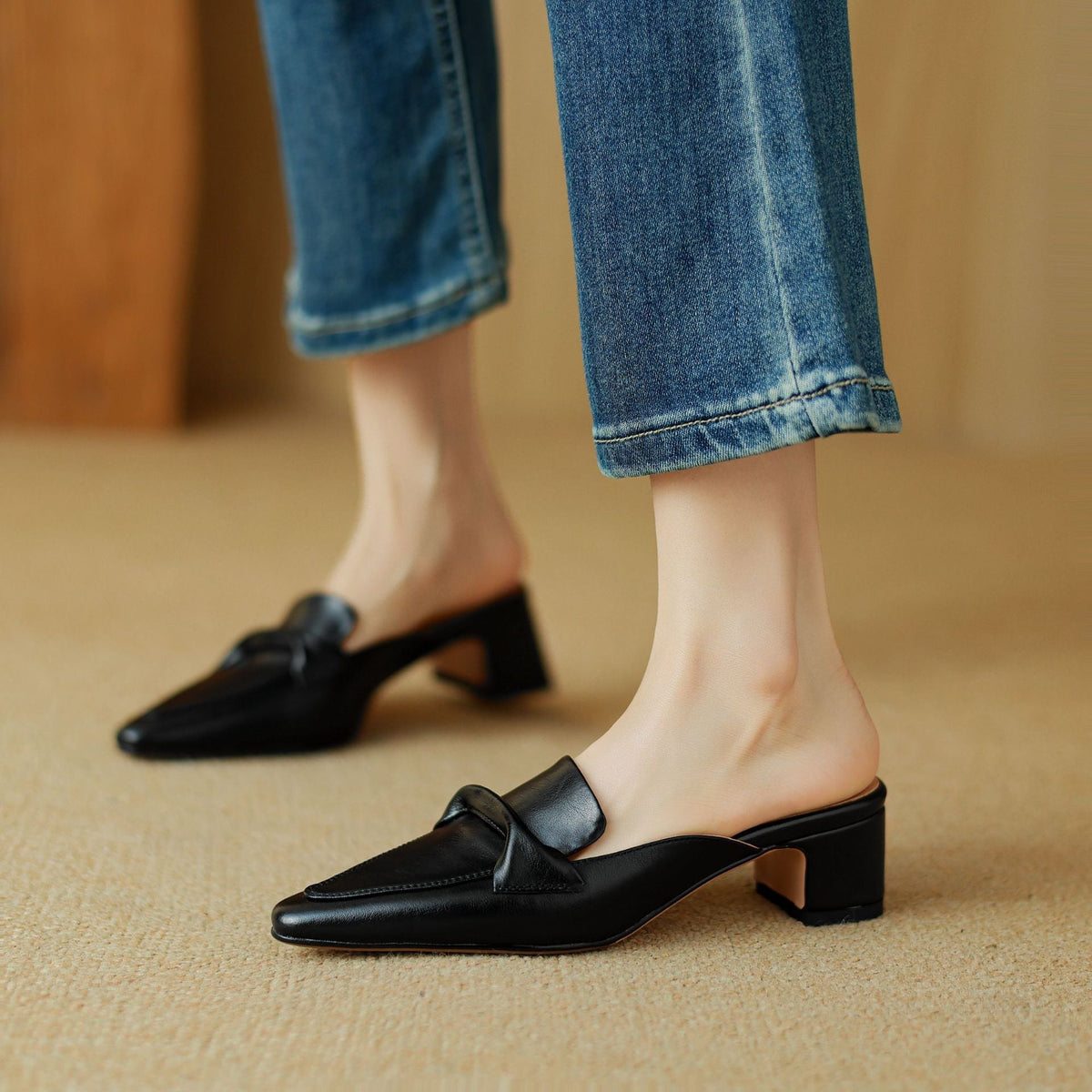 Women's Pointed Leather Mules