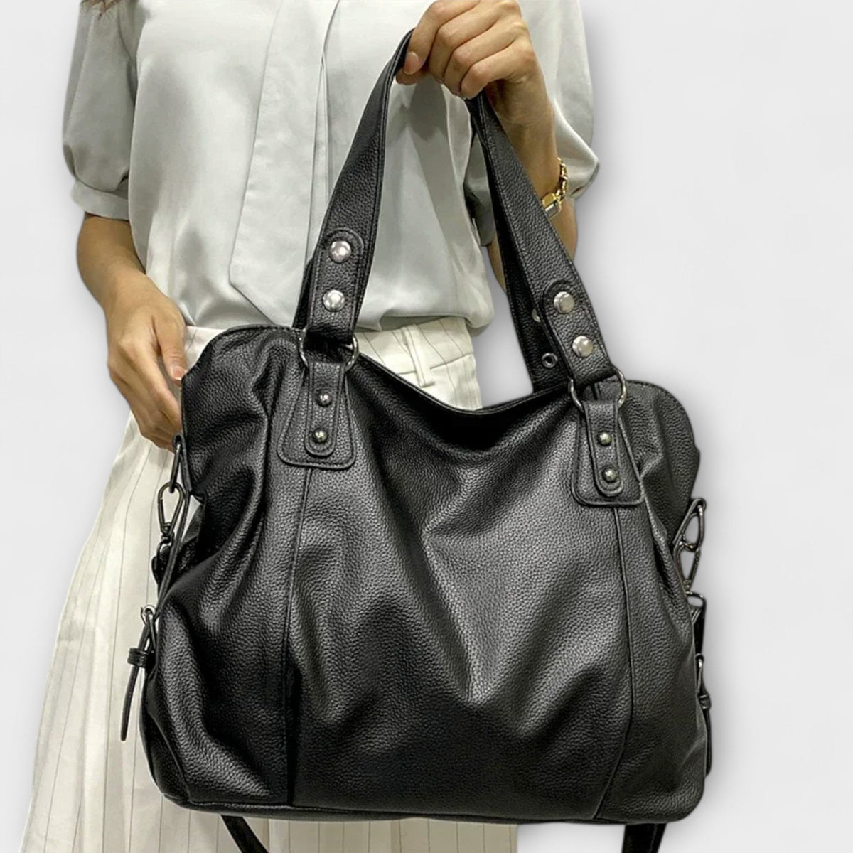 Women’s Shoulder Bag With Sleek Shape