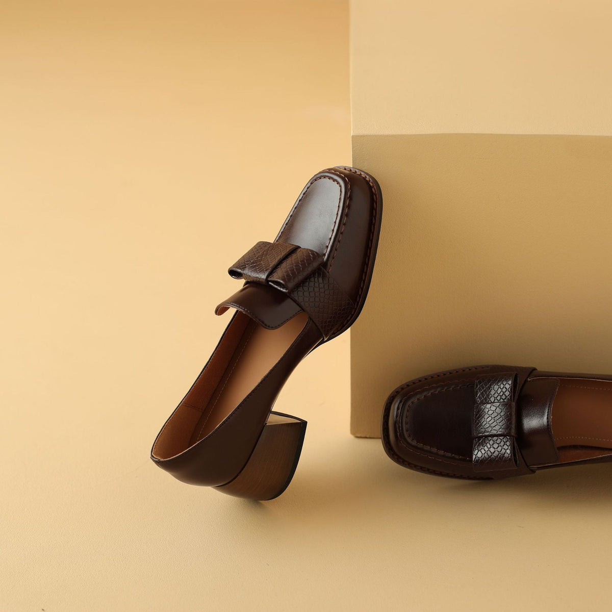 Women's Bow Leather Loafer Pumps