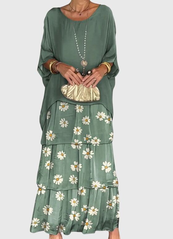 Long and Flowing Elegant Dress