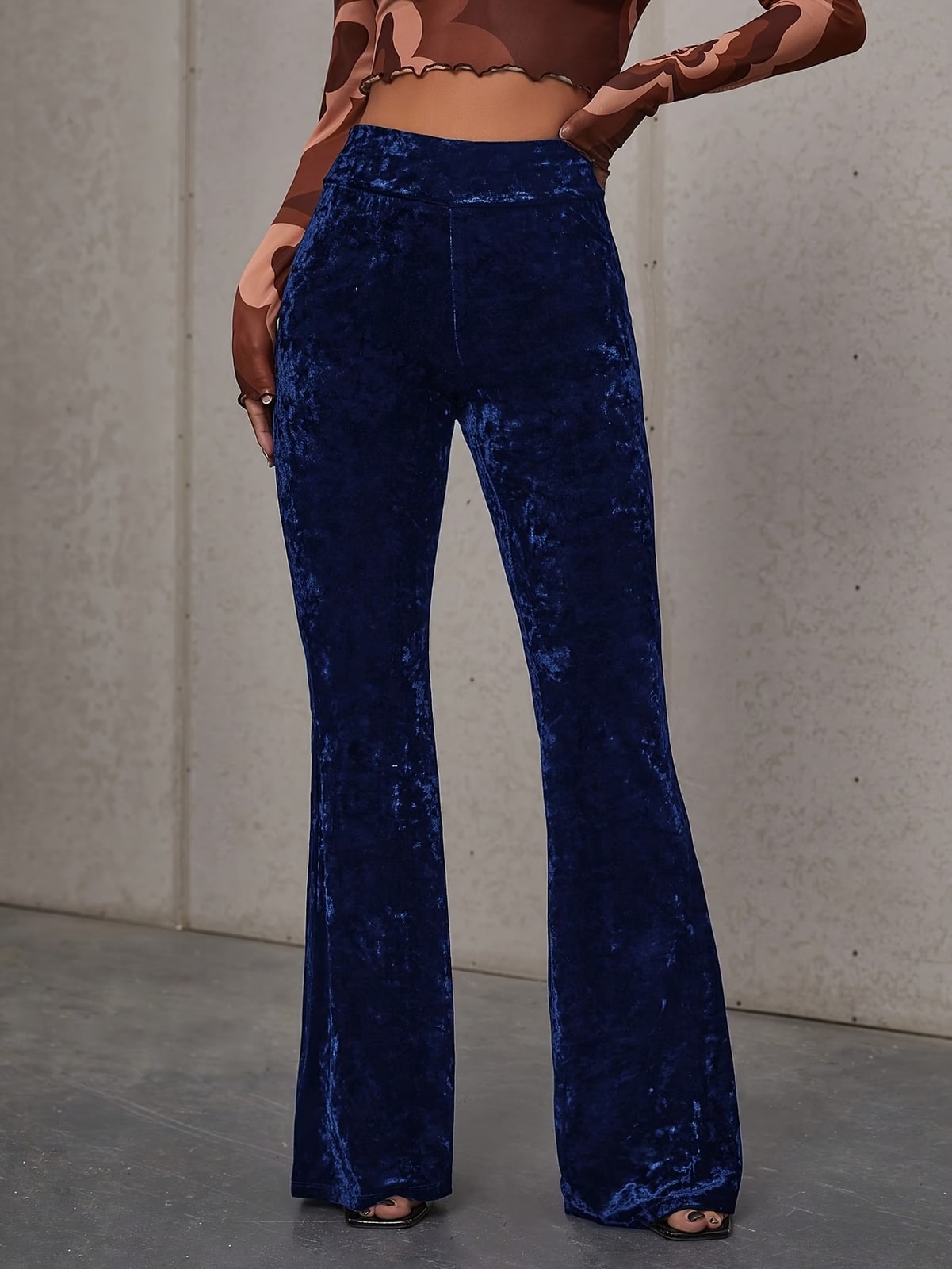 Fionnuala | Navy Crushed Velvet Flared Trousers