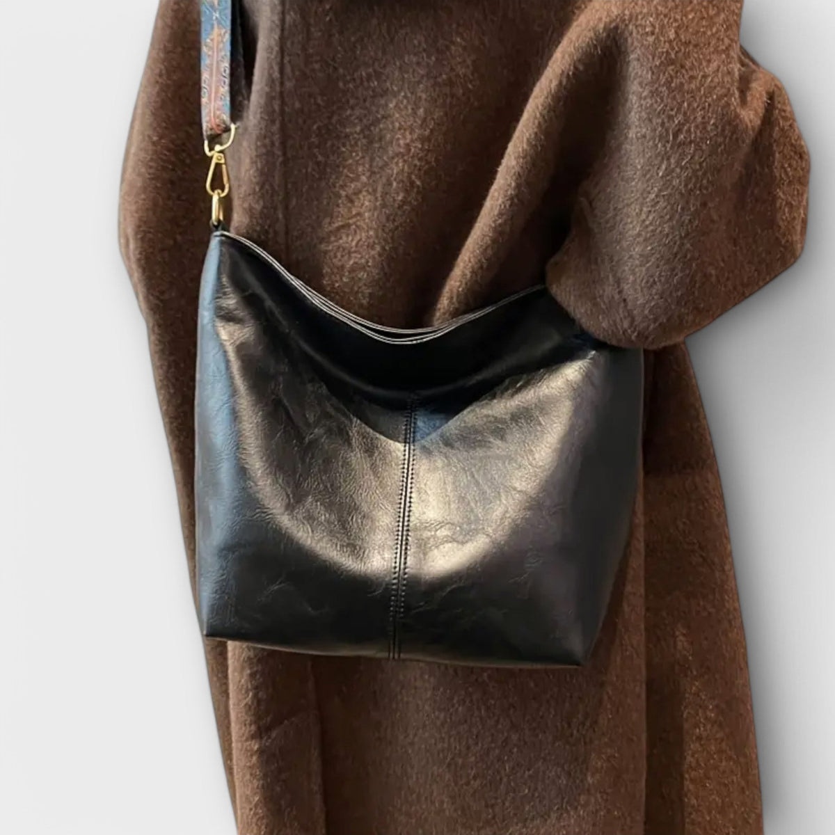 Women’s Shoulder Bag With Unique Strap