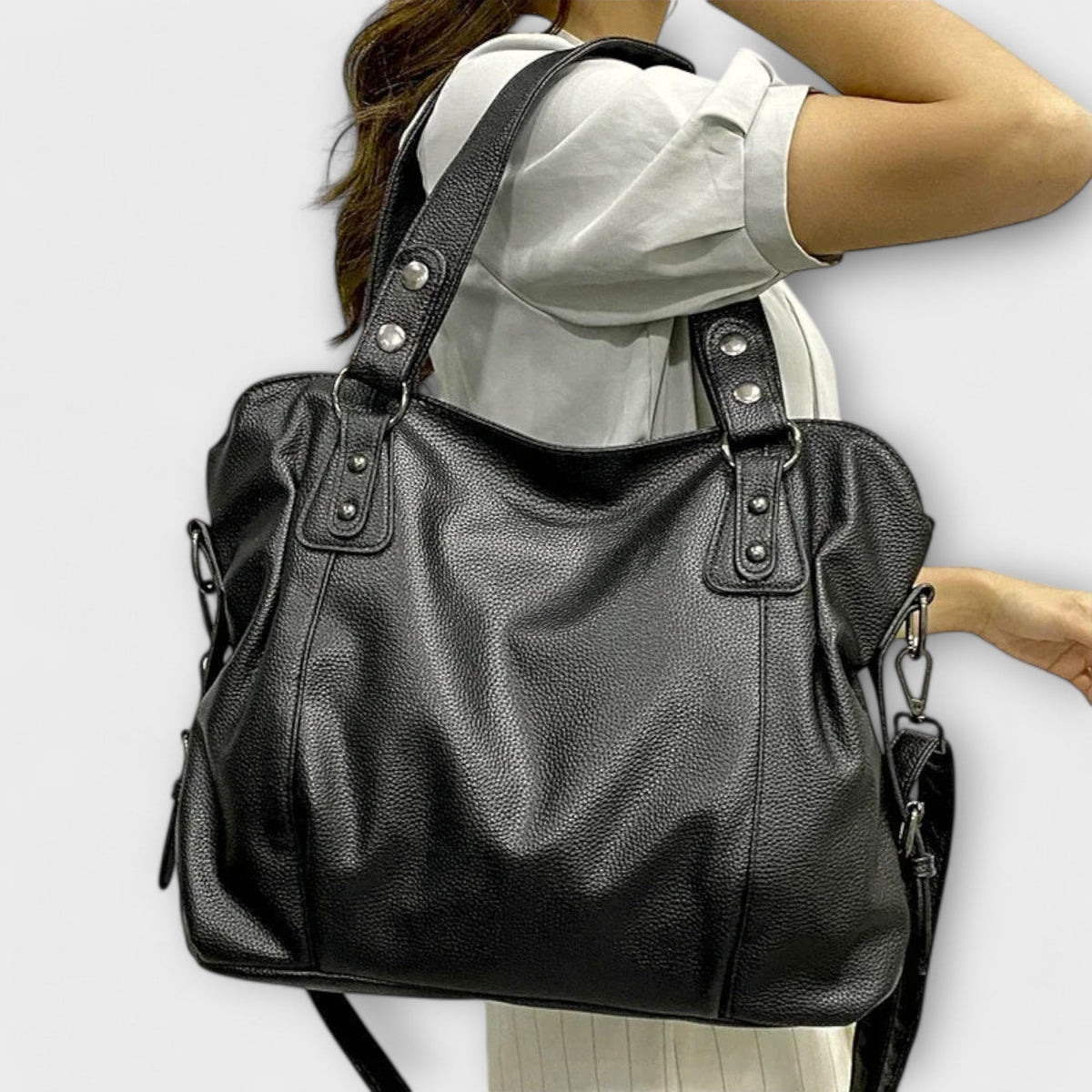 Women’s Shoulder Bag With Sleek Shape