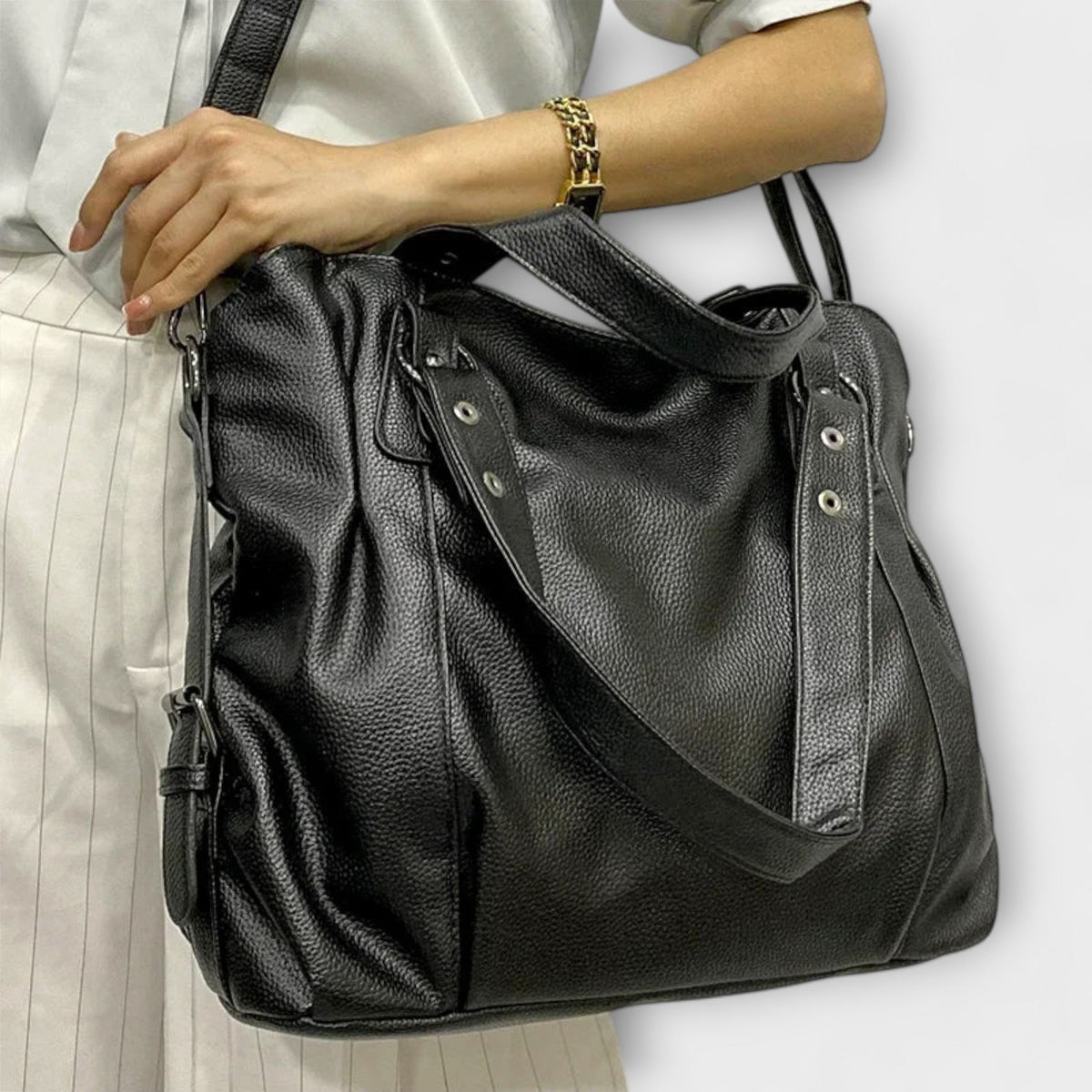 Women’s Shoulder Bag With Sleek Shape