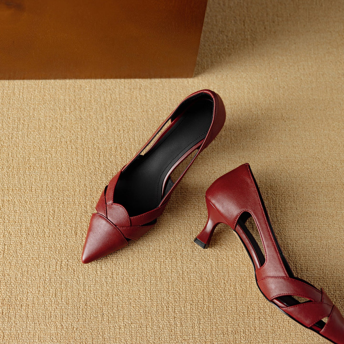 Women's Cutout Leather Pumps
