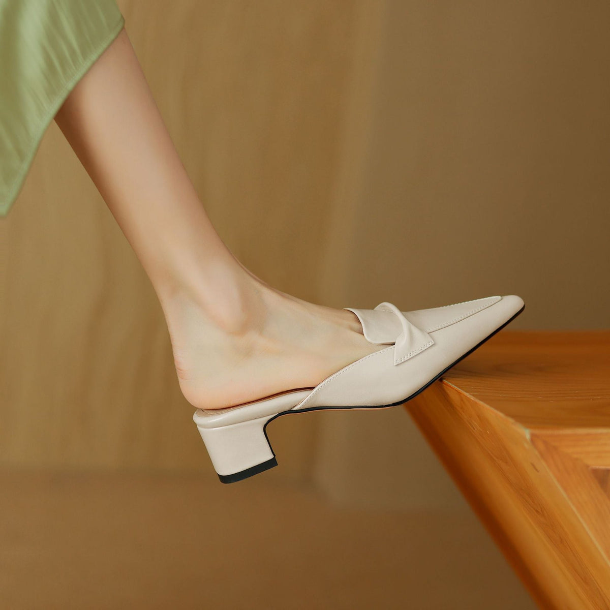 Women's Pointed Leather Mules