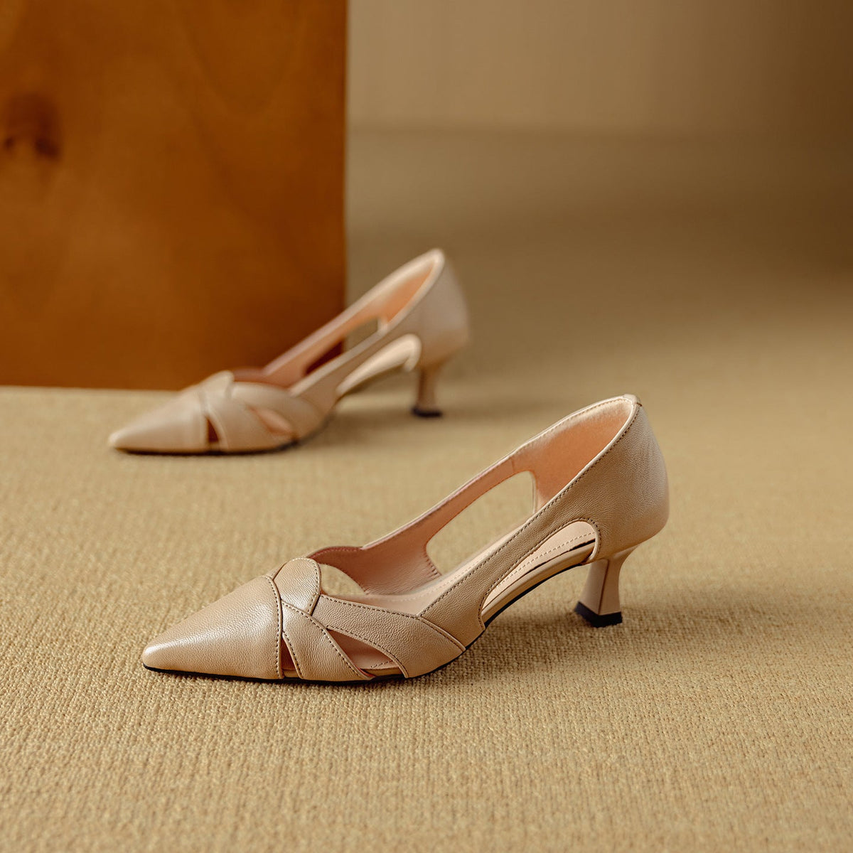 Women's Cutout Leather Pumps