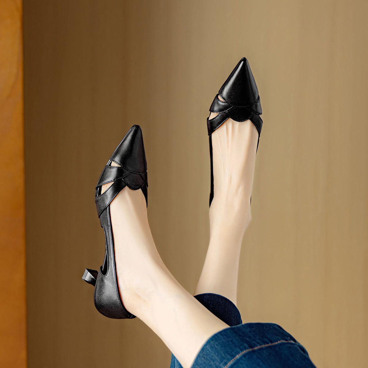 Women's Cutout Leather Pumps