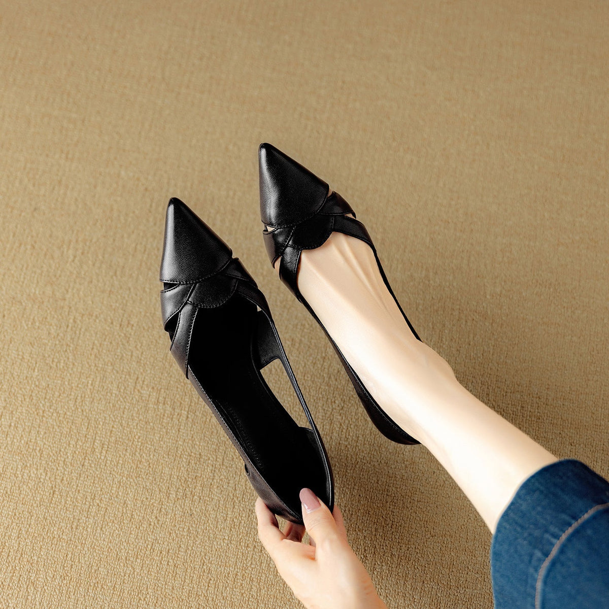 Women's Cutout Leather Pumps