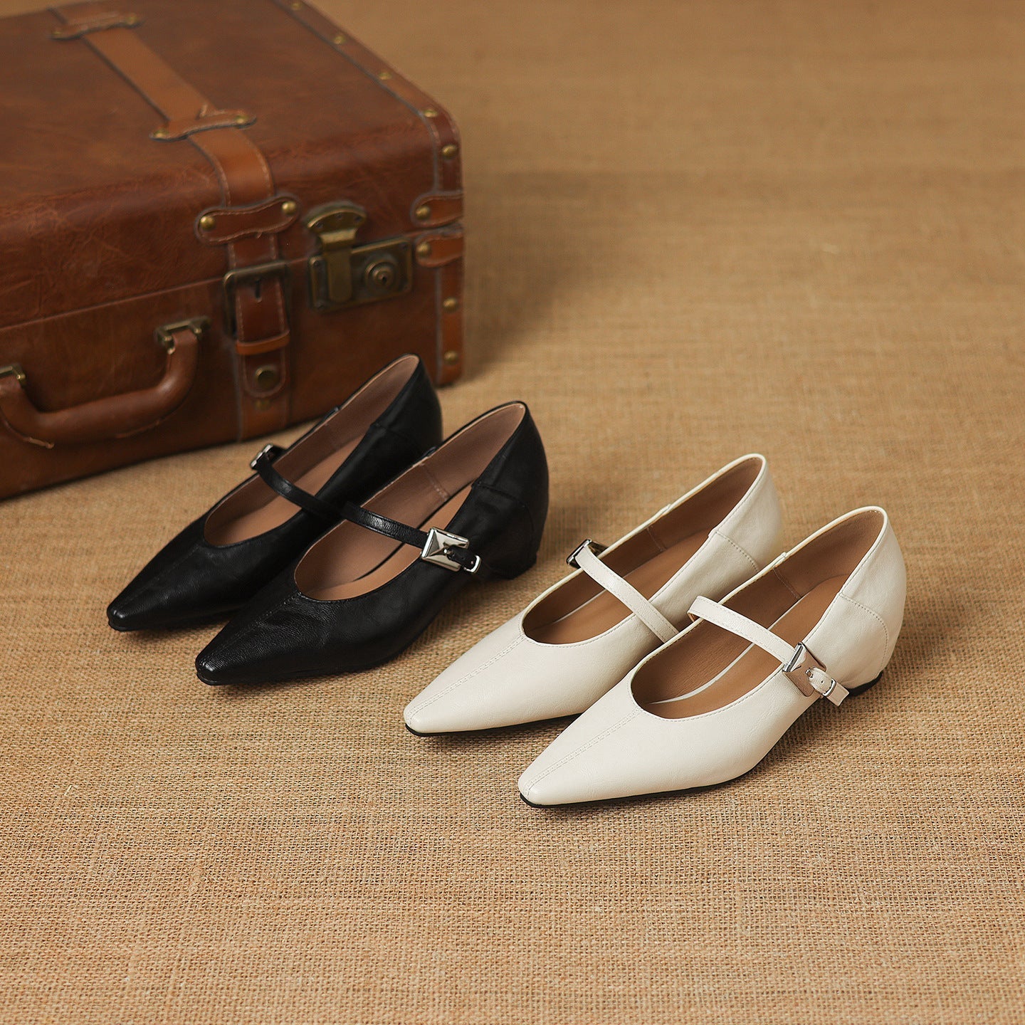 Lourette™ | Pointed-Toe Mary Jane Flat