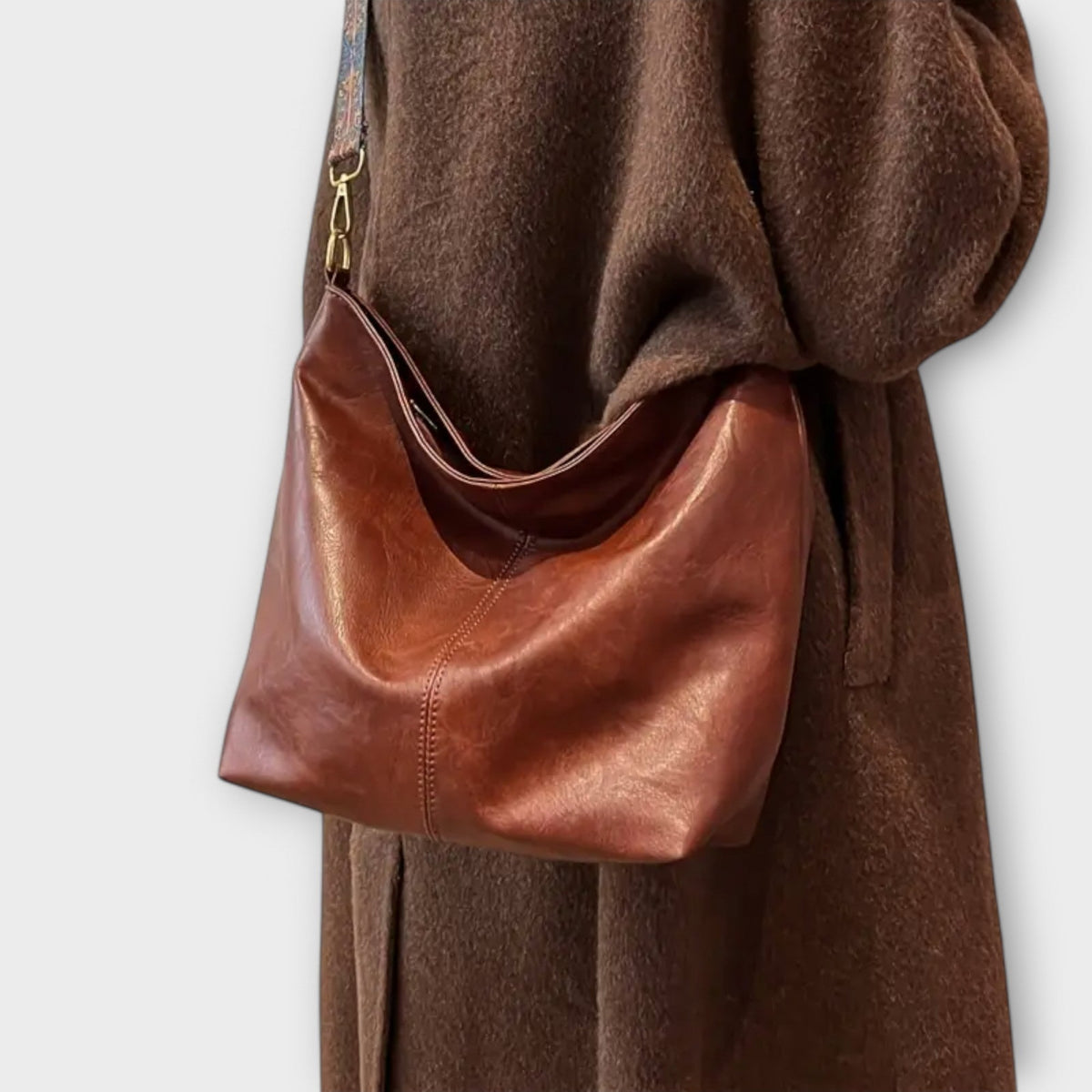 Women’s Shoulder Bag With Unique Strap